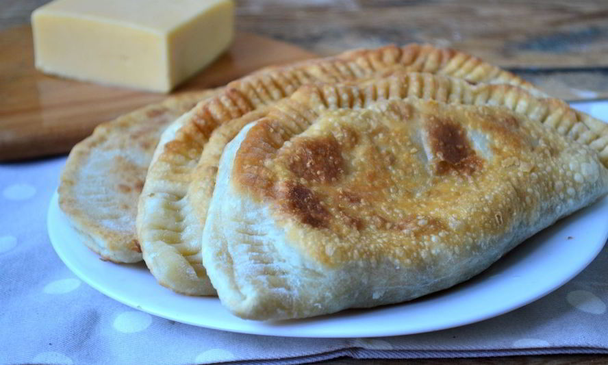 Рецепт чебуреков с грибами и сыром