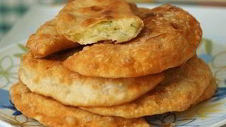 Чебуреки с картофелем и твердым сыром