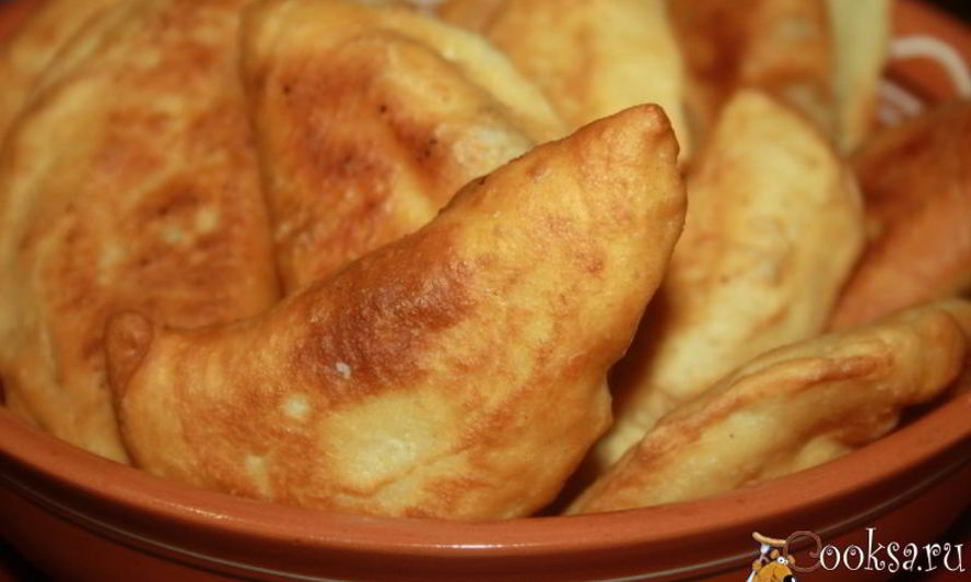 Рецепт чебуреков с курицей и кислым яблоком на кефире