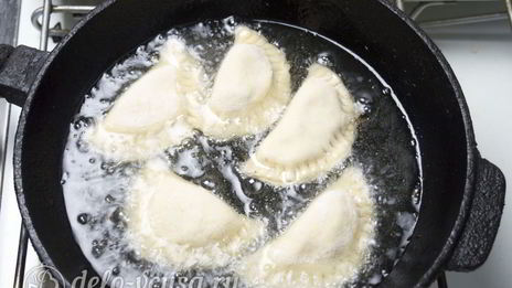 чебуреки с курицей