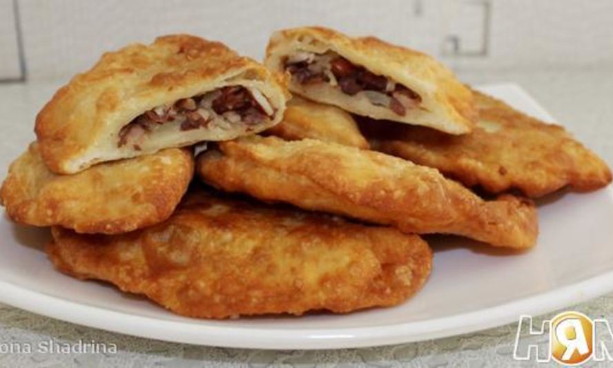 Рецепт пикантных чебуреков с фасольевой начинкой