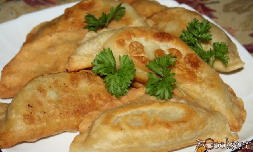 Рецепт сочных хрустящих чебуреков со свининой