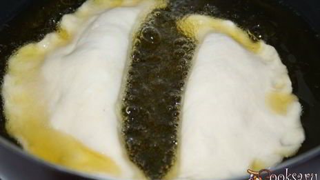 сочные хрустящие чебуреки со свининой