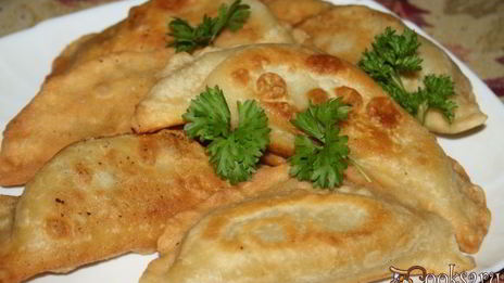 сочные хрустящие чебуреки со свининой