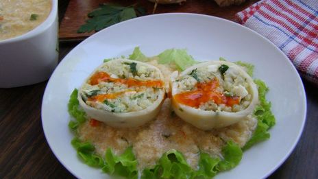 фаршированные кальмары с рисом и яйцом