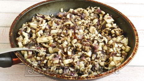 фаршированные шампиньоны с перепелиными яйцами