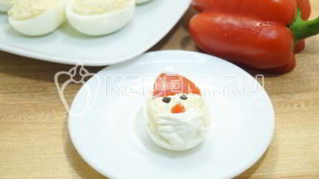 фаршированные яйца дед мороз