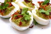 Фаршированные яйца с гуакамоле