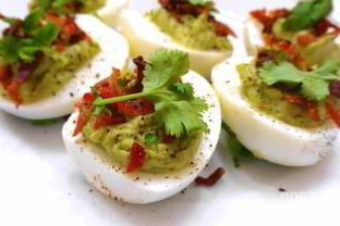 Фаршированные яйца с гуакамоле