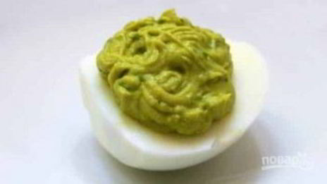 фаршированные яйца с гуакамоле