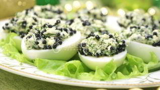 Фаршированные яйца с икорно-горчичной начинкой