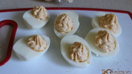 фаршированные яйца с икорным кремом