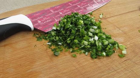 фаршированные яйца с рулетиками из малосольной кильки