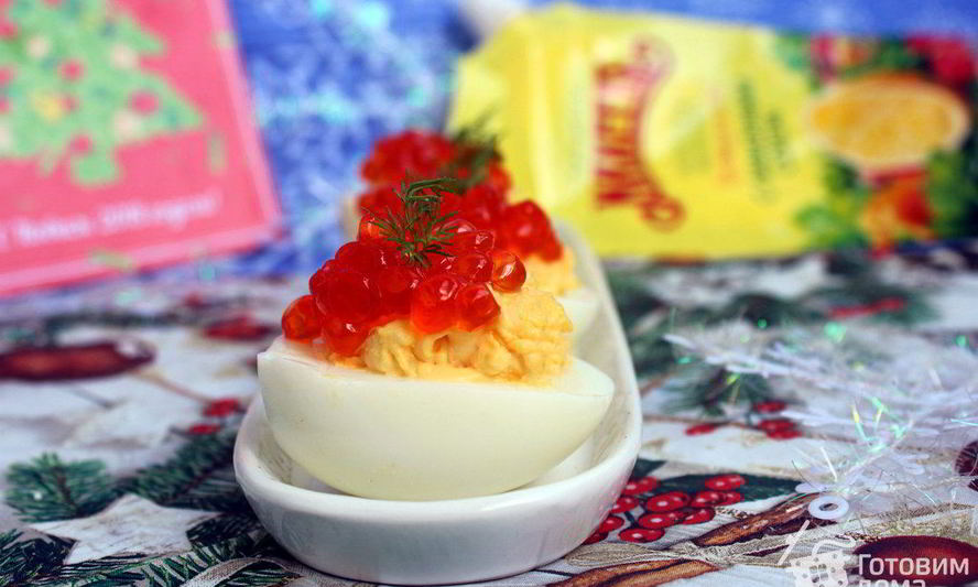 Рецепт фаршированных яиц с сыром и красной икрой