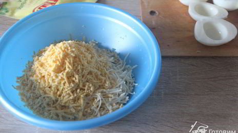 фаршированные яйца с сыром и красной икрой