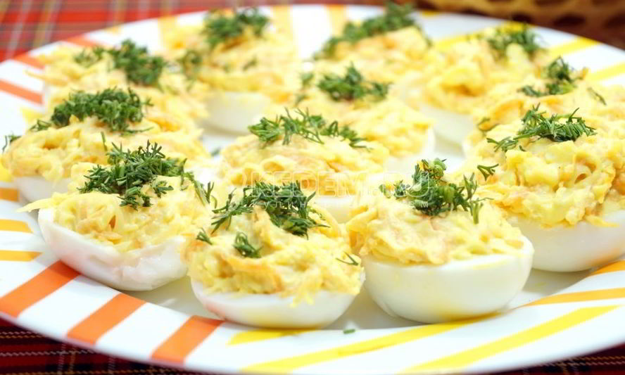 Рецепт фаршированных яиц с сыром