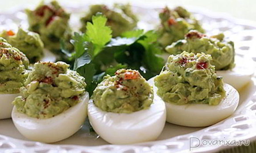 Рецепт яиц, фаршированных гуакамоле с беконом