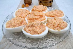 Яйца фаршированные икрой мойвы