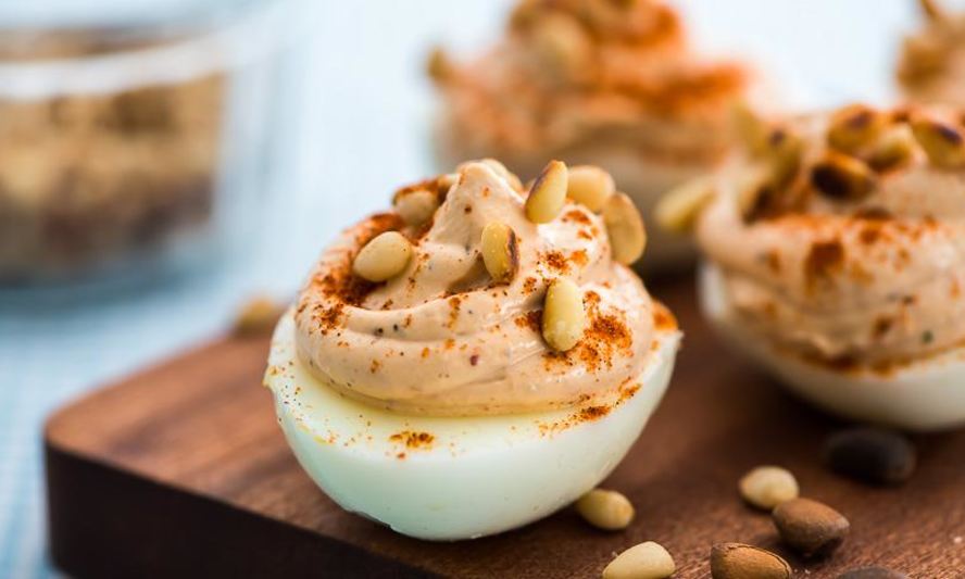 Рецепт яиц, фаршированных хумусом