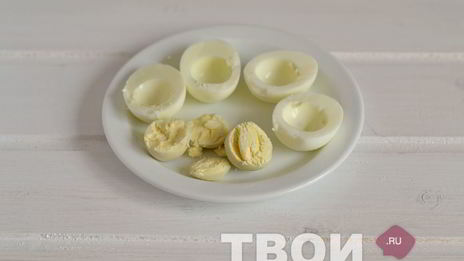 яйца, фаршированные крабовым салатом