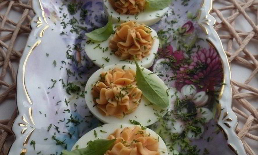 Рецепт яиц, фаршированных крабовыми палочками