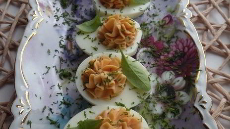 яйца, фаршированные крабовыми палочками