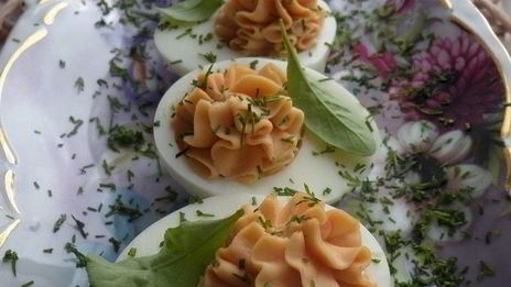 яйца, фаршированные крабовыми палочками