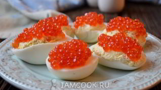 Яйца фаршированные красной икрой