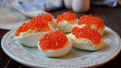 яйца фаршированные красной икрой