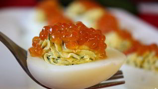 Яйца, фаршированные красной рыбой