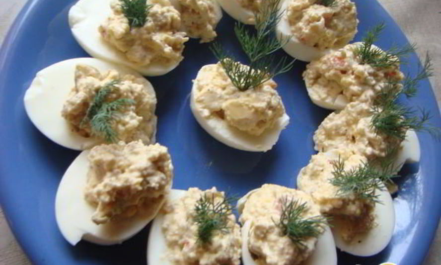 Рецепт яиц, фаршированных креветками и оливками