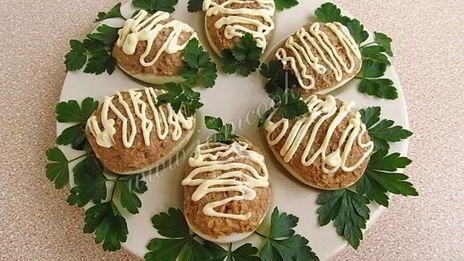 яйца, фаршированные куриной печенью