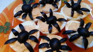 Яйца фаршированные Паучки