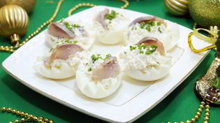 Яйца фаршированные сельдью