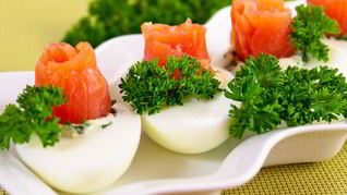 Яйца, фаршированные семгой
