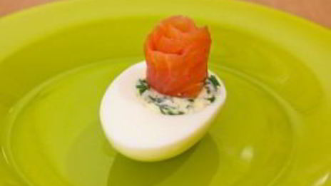 яйца, фаршированные семгой