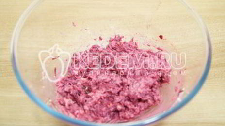 яйца, фаршированные свеклой и орехами