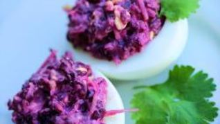 Яйца фаршированные свеклой