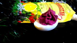 Яйца, фаршированные свекольно-селедочным паштетом