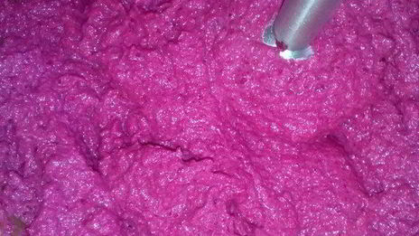 яйца, фаршированные свекольно-селедочным паштетом