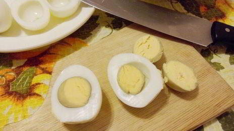 яйца, фаршированные ветчиной и хреном