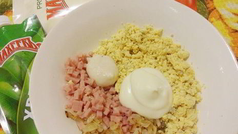 яйца, фаршированные ветчиной и хреном