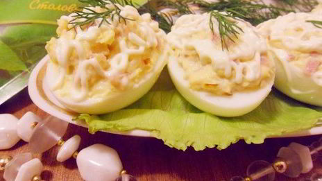 яйца, фаршированные ветчиной и хреном