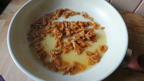 яйца, фаршированные жареными лисичками