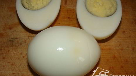 запеченные фаршированные яйца