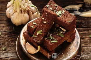 Черные чесночные гренки