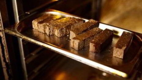 черные чесночные гренки