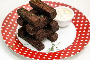 Чесночные гренки с соусом