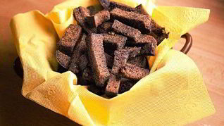 Чесночные гренки в духовке к пиву