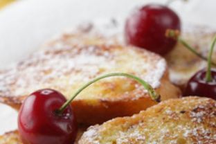 Французские гренки с вишней